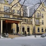 Hotel &