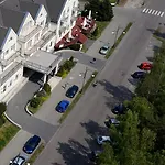 Hotel &